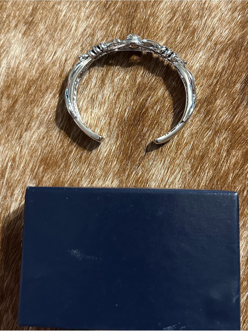 NIB Montana Silversmith Silver Barbed Wire Crystal Cuff Bracelet - Picture 6 of 7